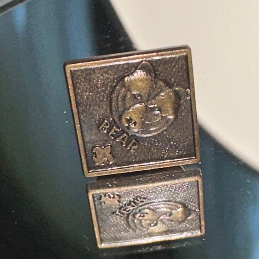 Boy Scouts Cub Scouts Bear Square Lapel Pin‎